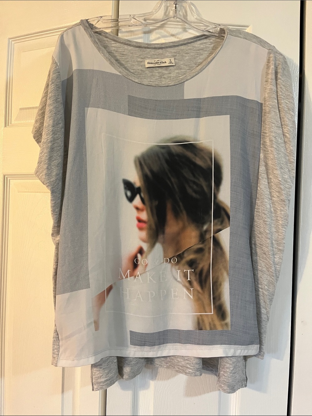 Abercrombie & Fitch Light Gray Graphic Photo Tee